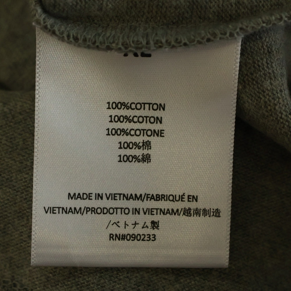FEAR OF GOD ESSENTIALS(フィアオブゴッド エッセンシャルズ) SWEATSHIRT リラックスロゴ クルーネックスウェットトレーナー グレー/グリーン