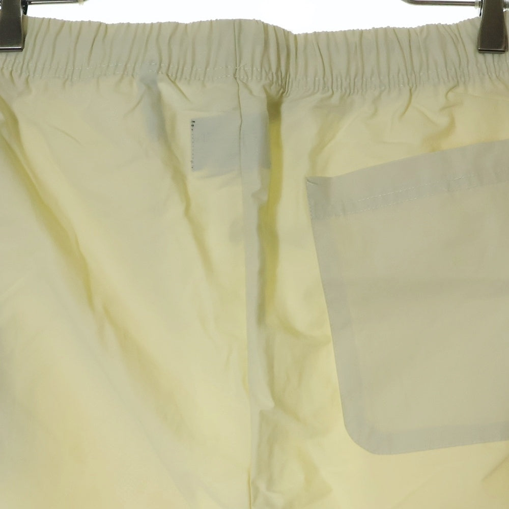 FEAR OF GOD ESSENTIALS(フィアオブゴッド エッセンシャルズ) NYLON PANTS リフレクターロゴ ナイロンパンツ アイボリー