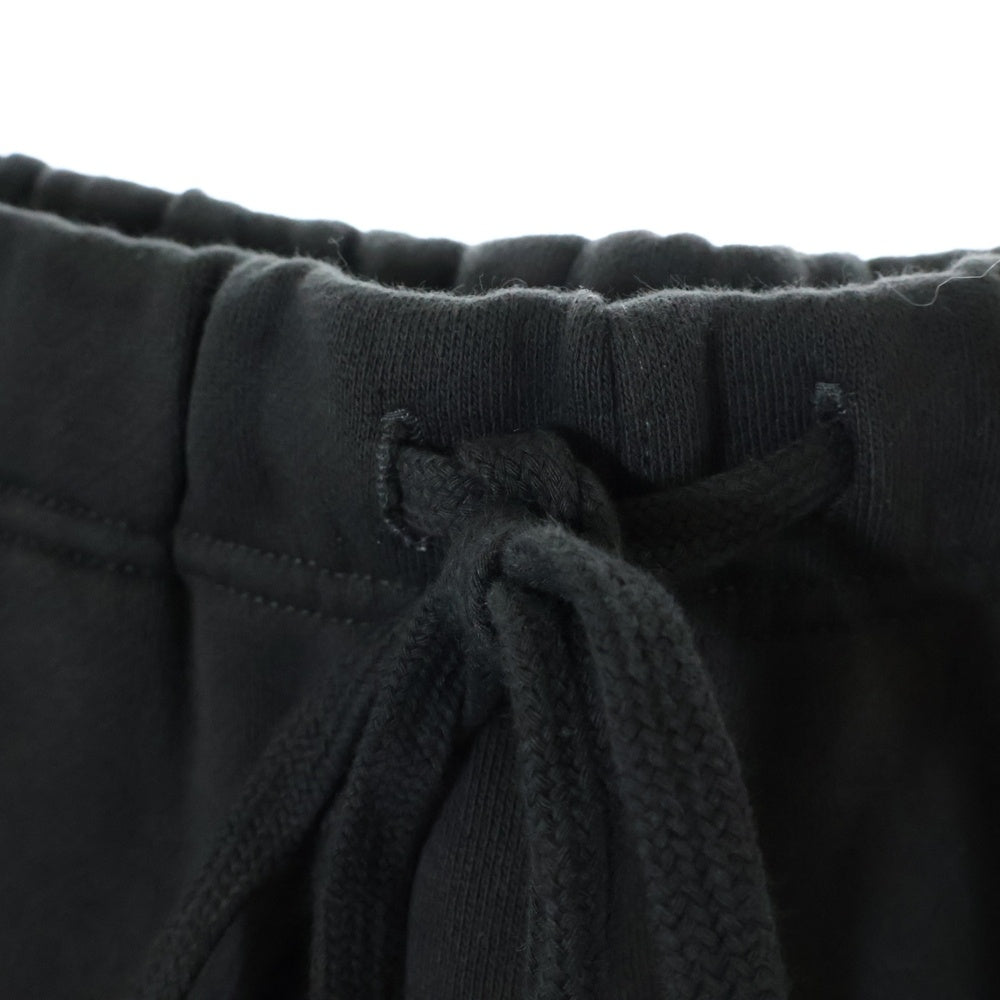 FEAR OF GOD ESSENTIALS(フィアオブゴッド エッセンシャルズ) SHORT PANTS 1977 フェルトロゴ スウェットハーフパンツ ショーツ グレー