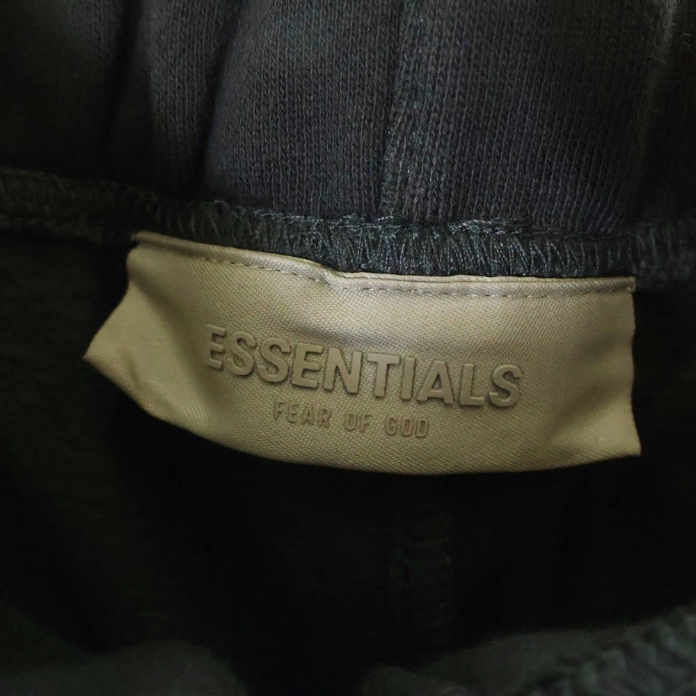 FEAR OF GOD ESSENTIALS(フィアオブゴッド エッセンシャルズ) SHORT PANTS 1977 フェルトロゴ スウェットハーフパンツ ショーツ グレー