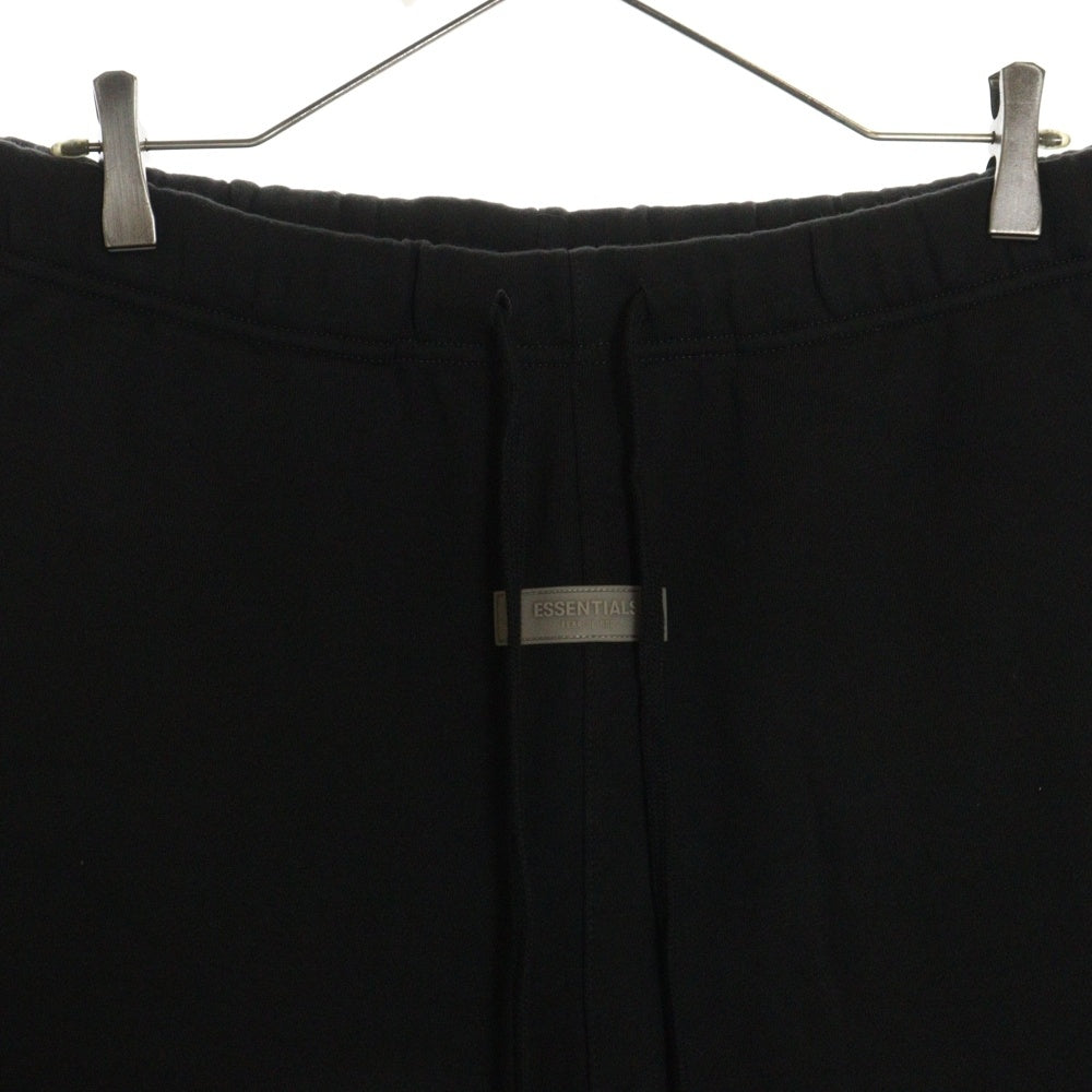 FEAR OF GOD ESSENTIALS(フィアオブゴッド エッセンシャルズ) SHORT PANTS 1977 フェルトロゴ スウェットハーフパンツ ショーツ グレー
