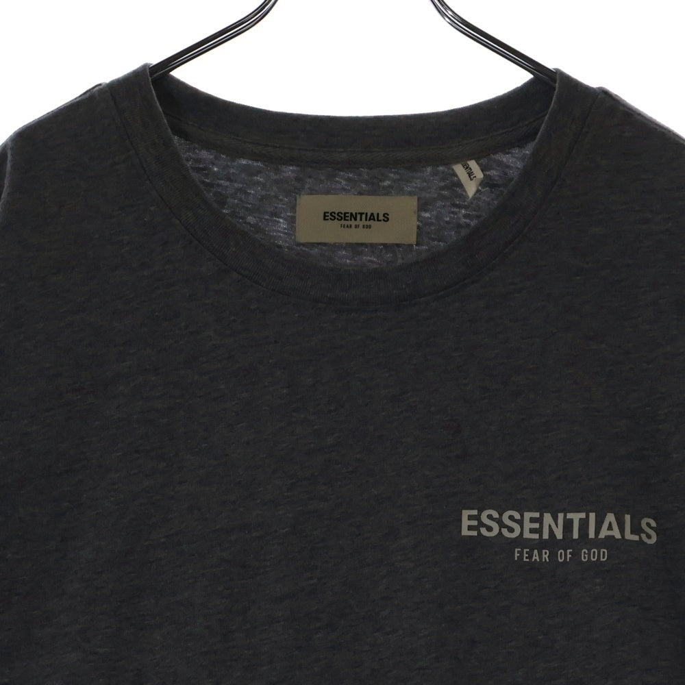 FEAR OF GOD ESSENTIALS(フィアオブゴッド エッセンシャルズ) S/S T-SHIRT ロゴプリント 半袖Tシャツ グレー