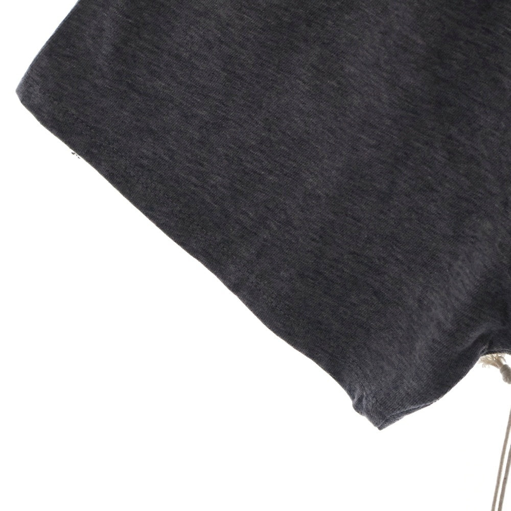 FEAR OF GOD ESSENTIALS(フィアオブゴッド エッセンシャルズ) S/S T-SHIRT ロゴプリント 半袖Tシャツ グレー