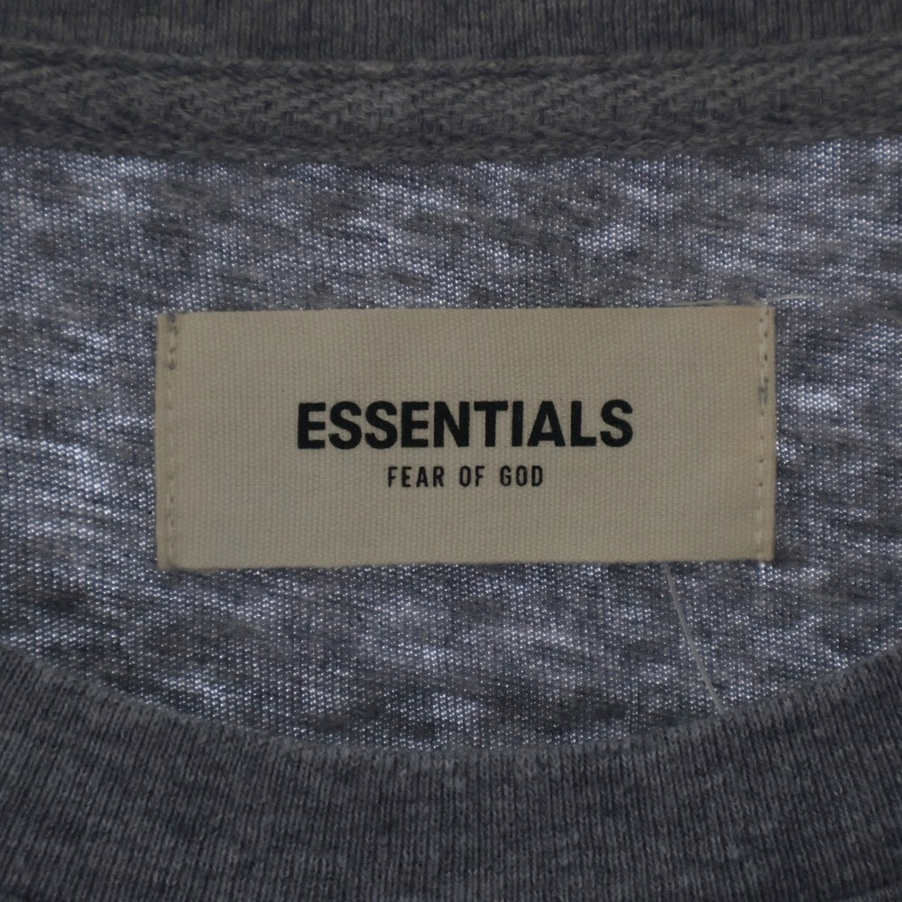 FEAR OF GOD ESSENTIALS(フィアオブゴッド エッセンシャルズ) S/S T-SHIRT ロゴプリント 半袖Tシャツ グレー