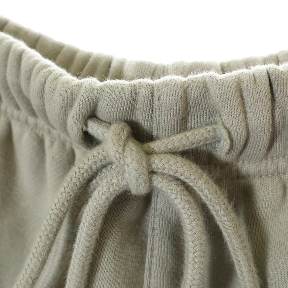 FEAR OF GOD ESSENTIALS(フィアオブゴッド エッセンシャルズ) SHORT PANTS ラバーロゴ スウェットハーフパンツ ショーツ グレー