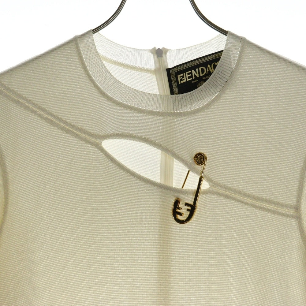 FENDI(フェンディ) ×VERSACE ×ヴェルサーチ セーフティピン装飾 ニットワンピース アイボリー FND952AJTM レディース