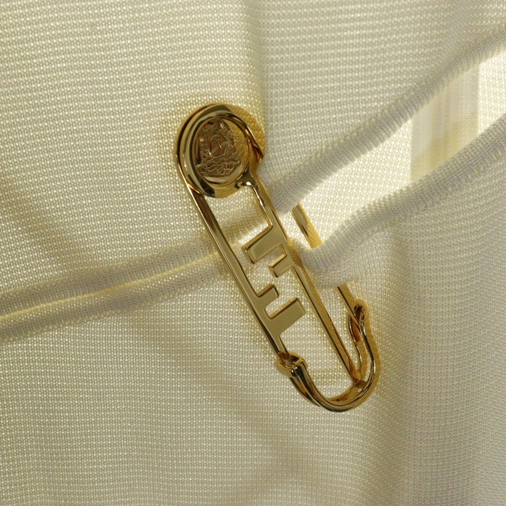 FENDI(フェンディ) ×VERSACE ×ヴェルサーチ セーフティピン装飾 ニットワンピース アイボリー FND952AJTM レディース