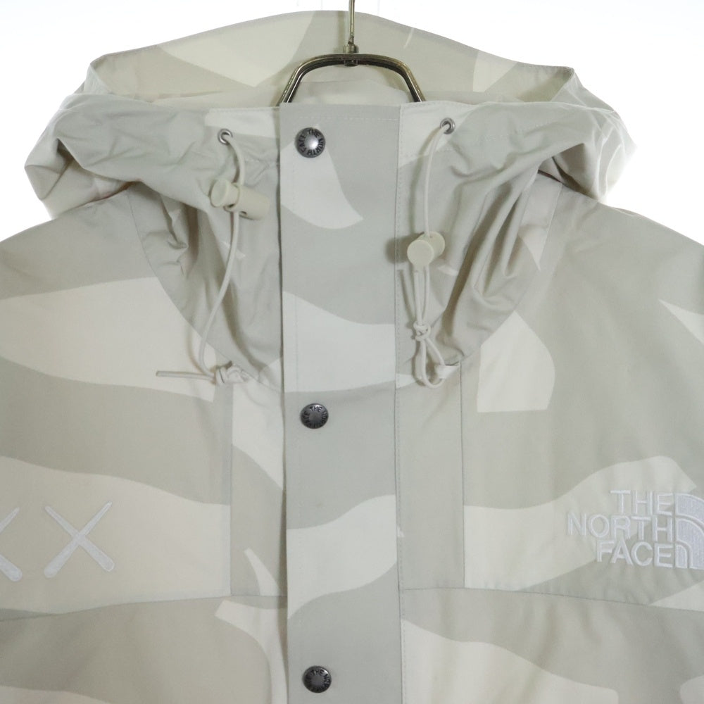 THE NORTH FACE(ザノースフェイス) 22SS ×KAWS RETRO 1986 MOUNTAIN PARKA JACKET カウズ マウンテンパーカー ナイロンジャケット ベージュ NF0A7WLW