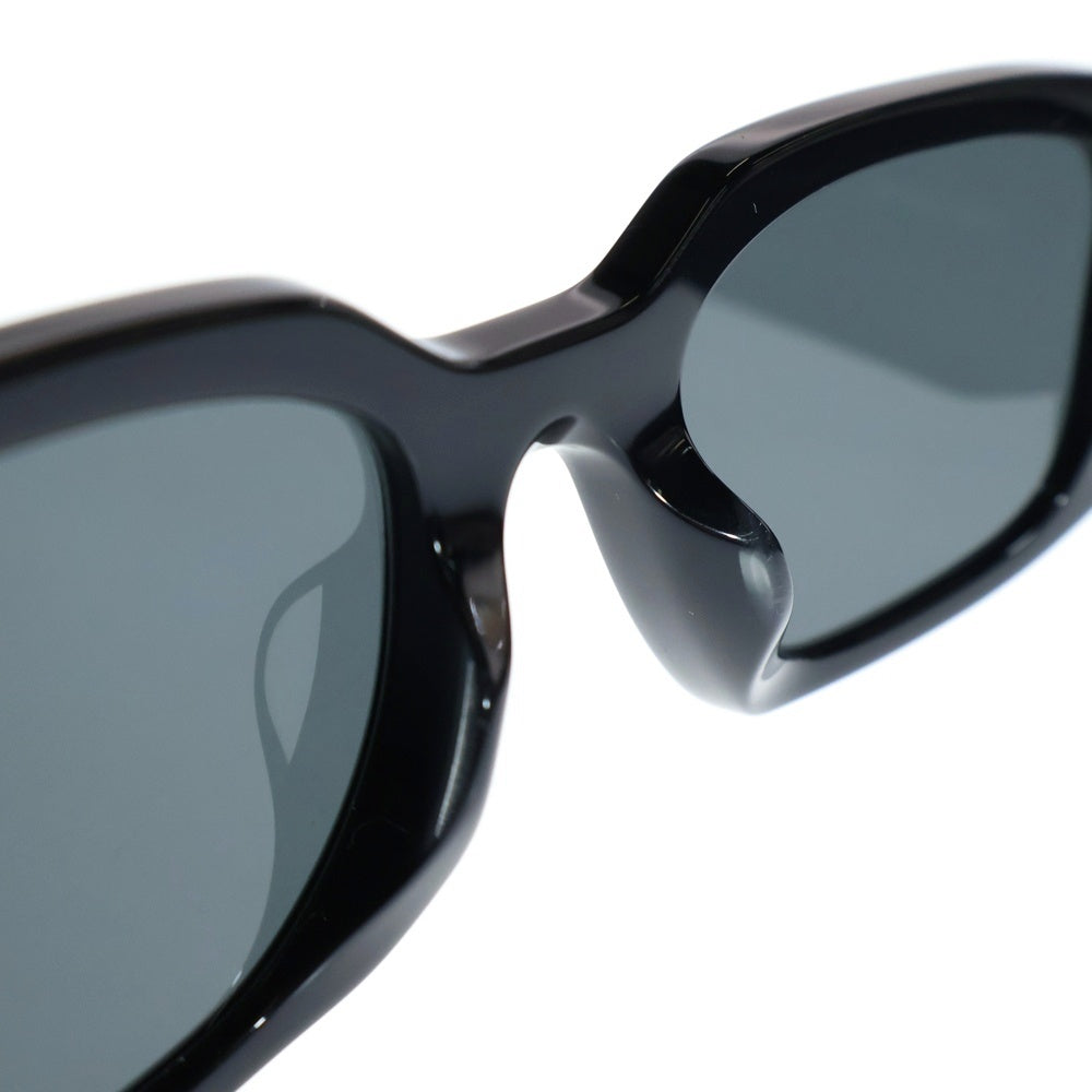 PRADA(プラダ) テンプルロゴ スクエアレンズ サングラス アイウェア ブラック SPR 17W-F