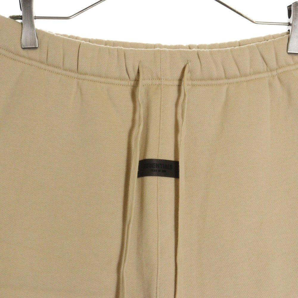 FEAR OF GOD ESSENTIALS(フィアオブゴッド エッセンシャルズ) SHORT PANTS ラバーロゴ スウェットハーフパンツ ショーツ ベージュ