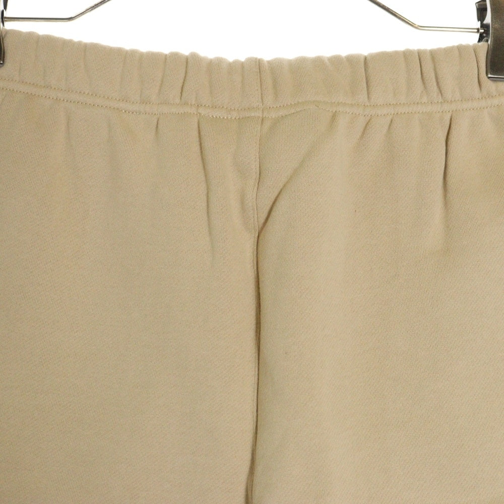 FEAR OF GOD ESSENTIALS(フィアオブゴッド エッセンシャルズ) SHORT PANTS ラバーロゴ スウェットハーフパンツ ショーツ ベージュ