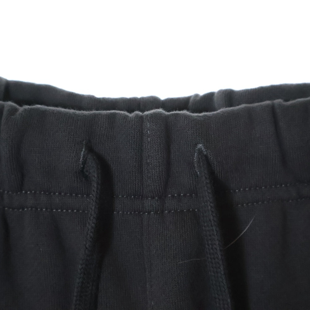FEAR OF GOD ESSENTIALS(フィアオブゴッド エッセンシャルズ) SHORT PANTS 1977 フェルトロゴ スウェットハーフパンツ ショーツ ブラック