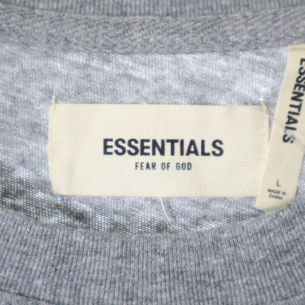 FEAR OF GOD ESSENTIALS(フィアオブゴッド エッセンシャルズ) S/S T-SHIRT ロゴプリント 半袖Tシャツ グレー