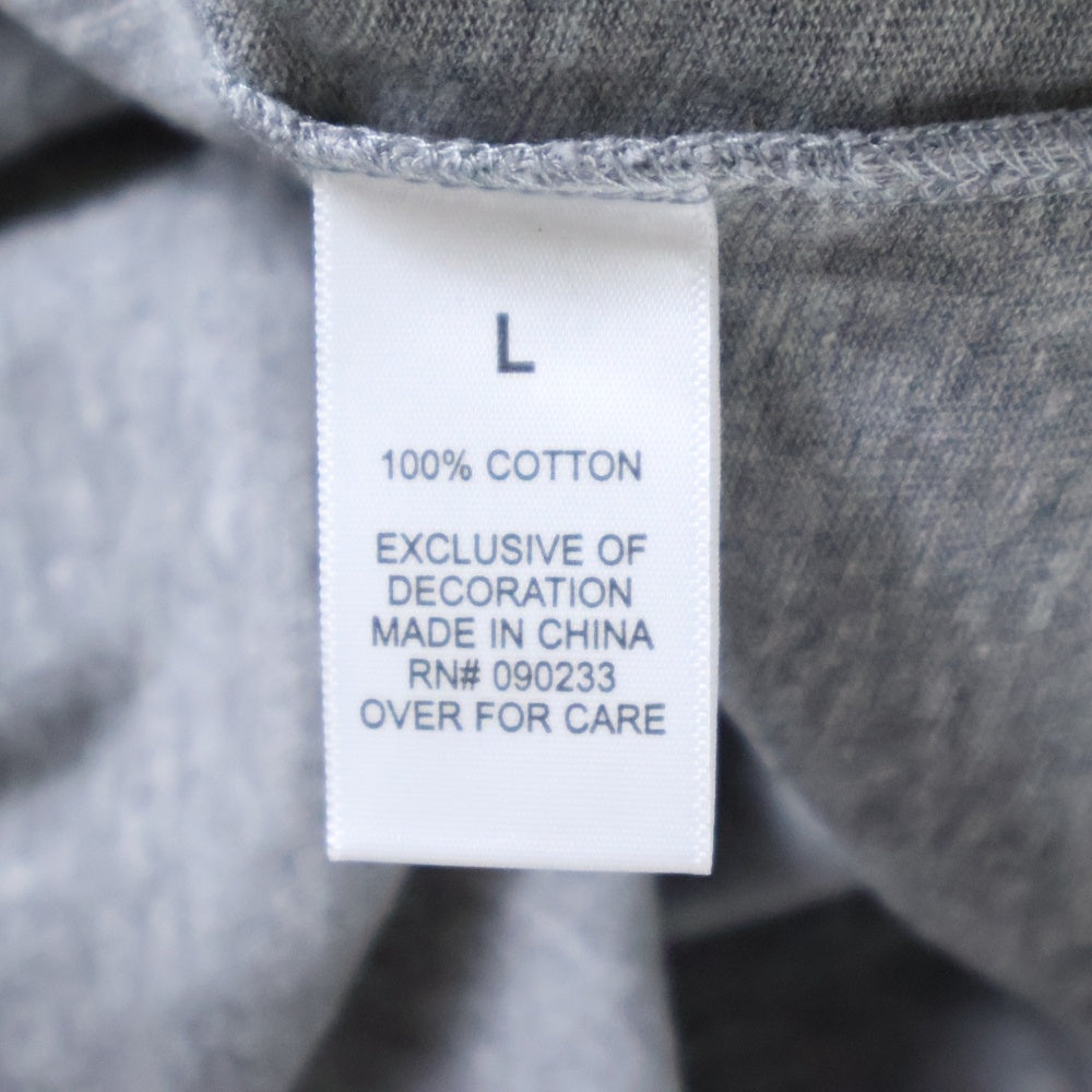 FEAR OF GOD ESSENTIALS(フィアオブゴッド エッセンシャルズ) S/S T-SHIRT ロゴプリント 半袖Tシャツ グレー