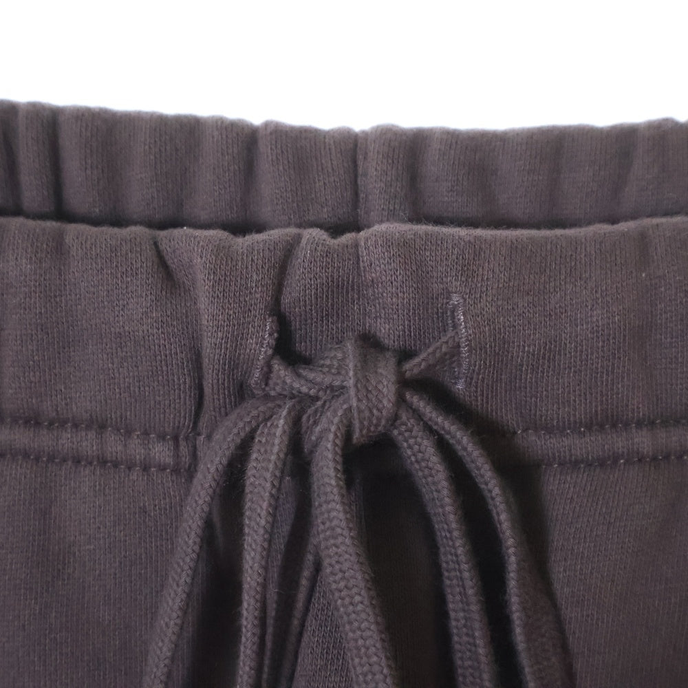 FEAR OF GOD ESSENTIALS(フィアオブゴッド エッセンシャルズ) SHORT PANTS ラバーロゴ スウェットハーフパンツ ショーツ ブラウン