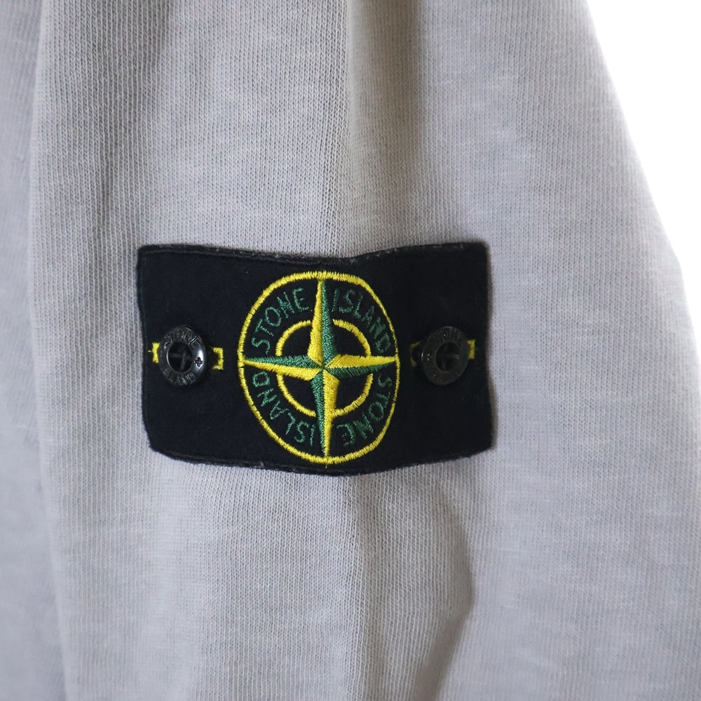 STONE ISLAND(ストーンアイランド) 20SS Sweatshirt ロゴワッペン ウォッシュド加工 クルーネックスウェットトレーナー グレー 721566060
