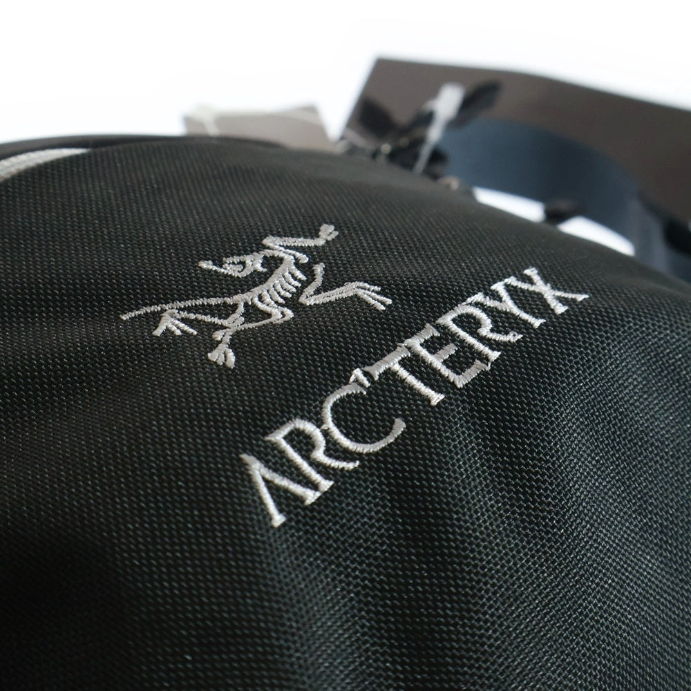 ARC'TERYX(アークテリクス) ×BEAMS Wabi-Sabi Mantis 2 Waistpack Tranquil ビームス 侘び寂び(ワビサビ) マンティス 2 ウエストパック ブラック/グレー X00000710202