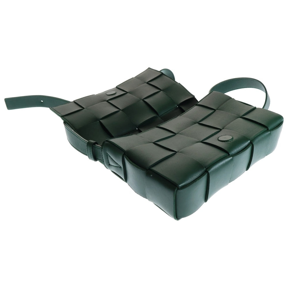 BOTTEGA VENETA(ボッテガヴェネタ) マキシ イントレチャート カセット レザーショルダーバッグ グリーン