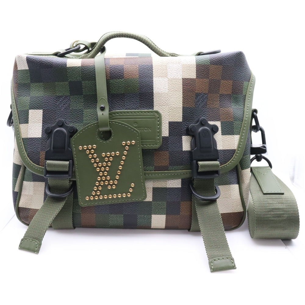 LOUIS VUITTON(ルイヴィトン) ファレルウィリアムス トレイル メッセンジャーバッグ ショルダーバッグ グリーン M24449