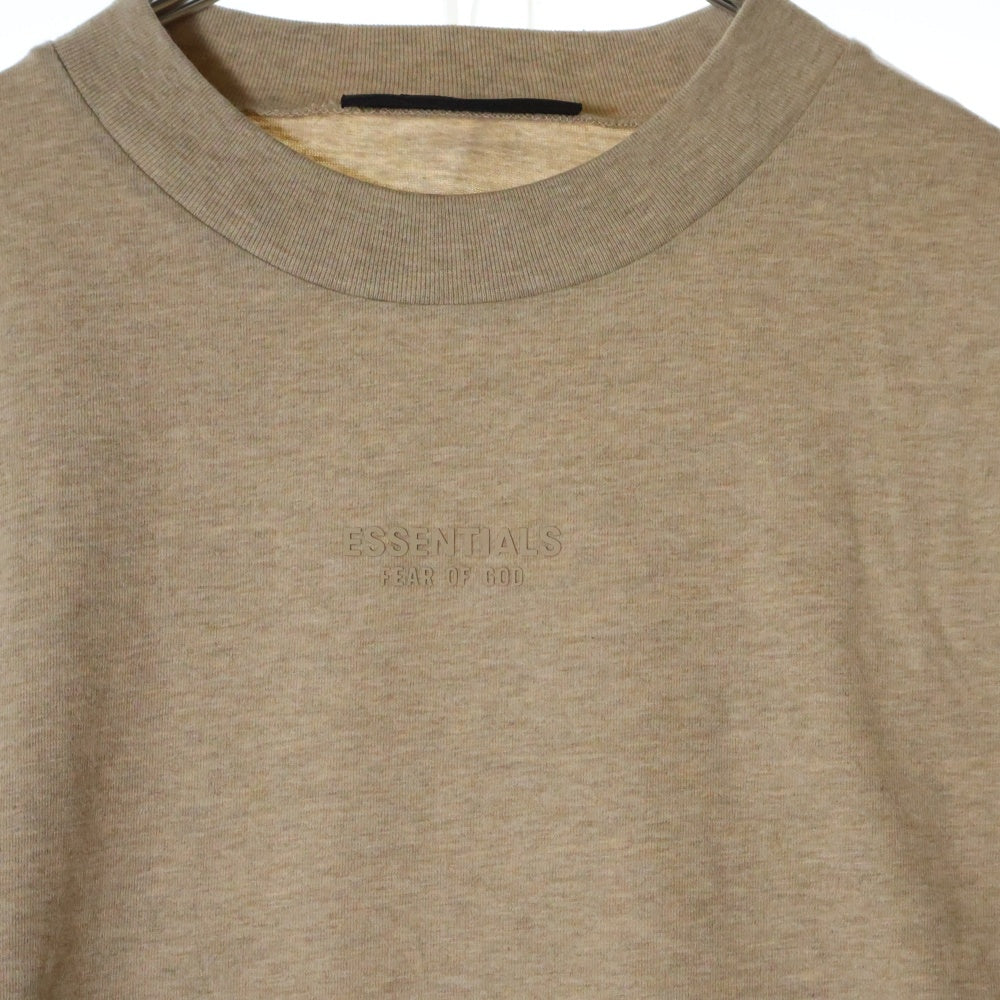 FEAR OF GOD ESSENTIALS(フィアオブゴッド エッセンシャルズ) S/S T-SHIRT ラバーロゴ 半袖Tシャツ ベージュ
