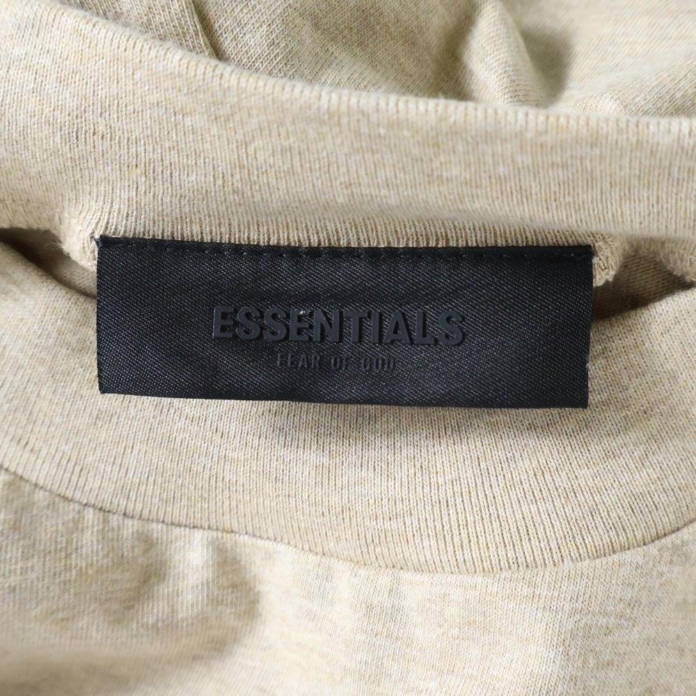 FEAR OF GOD ESSENTIALS(フィアオブゴッド エッセンシャルズ) S/S T-SHIRT ラバーロゴ 半袖Tシャツ ベージュ