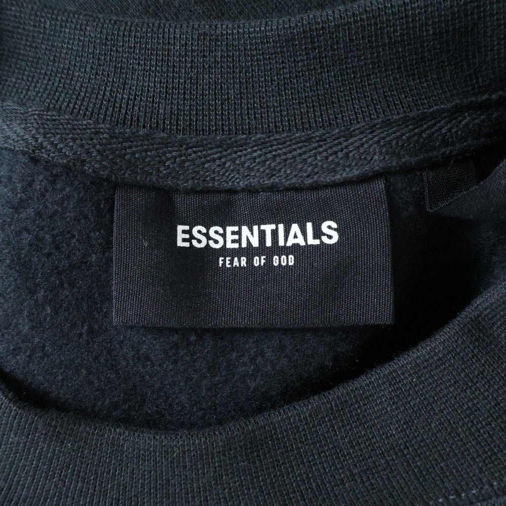 FEAR OF GOD ESSENTIALS(フィアオブゴッド エッセンシャルズ) SWEATSHIRT バックリフレクターロゴ クルーネックスウェットトレーナー ブラック