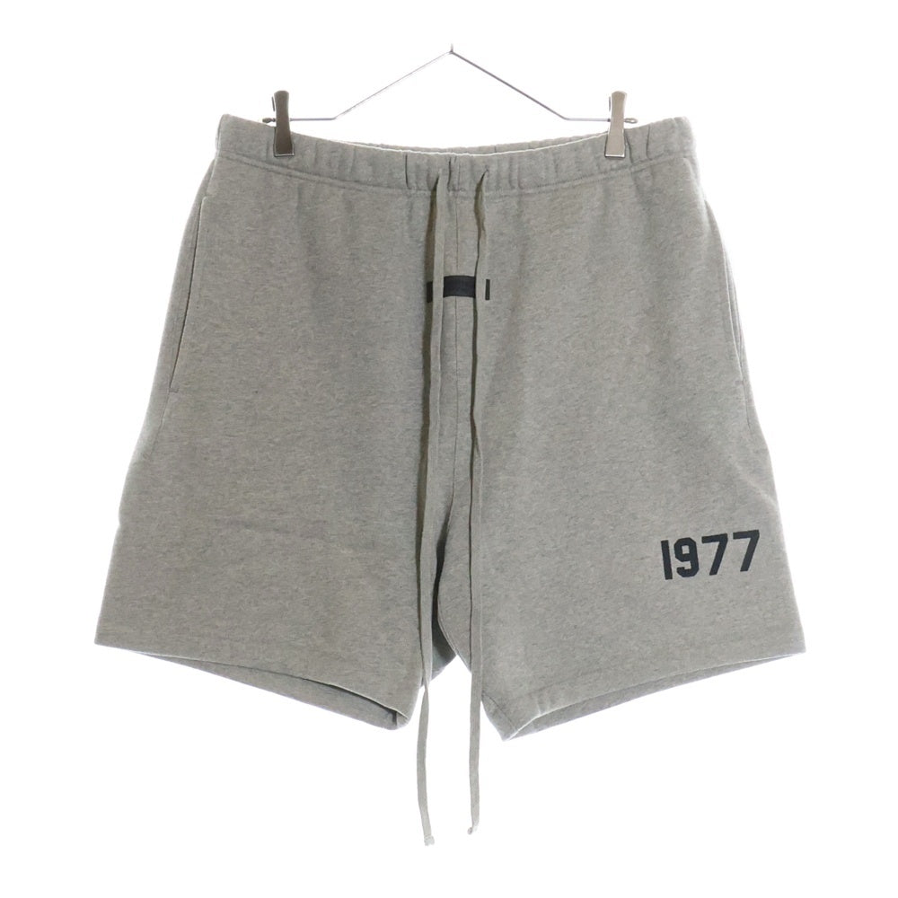 FEAR OF GOD ESSENTIALS(フィアオブゴッド エッセンシャルズ) SHORT PANTS 1977 フェルトロゴ スウェットハーフパンツ ショーツ グレー