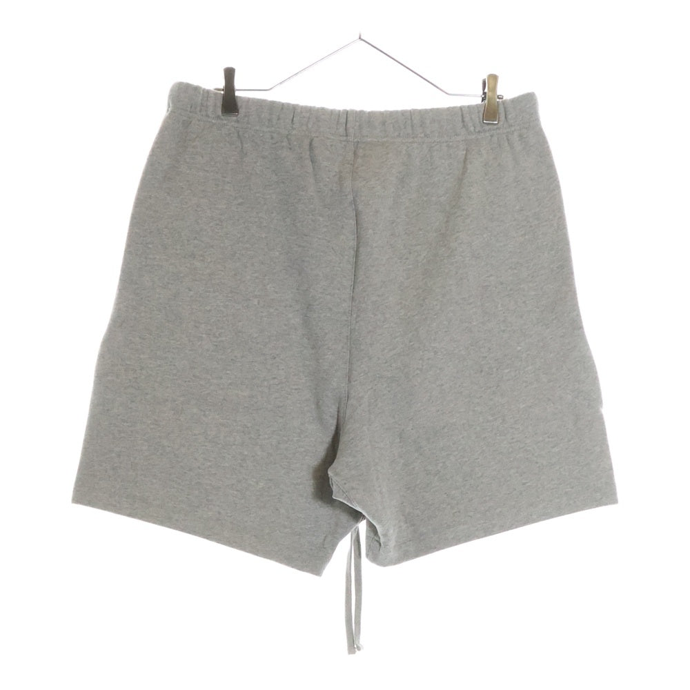 FEAR OF GOD ESSENTIALS(フィアオブゴッド エッセンシャルズ) SHORT PANTS 1977 フェルトロゴ スウェットハーフパンツ ショーツ グレー