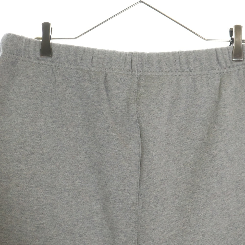 FEAR OF GOD ESSENTIALS(フィアオブゴッド エッセンシャルズ) SHORT PANTS 1977 フェルトロゴ スウェットハーフパンツ ショーツ グレー