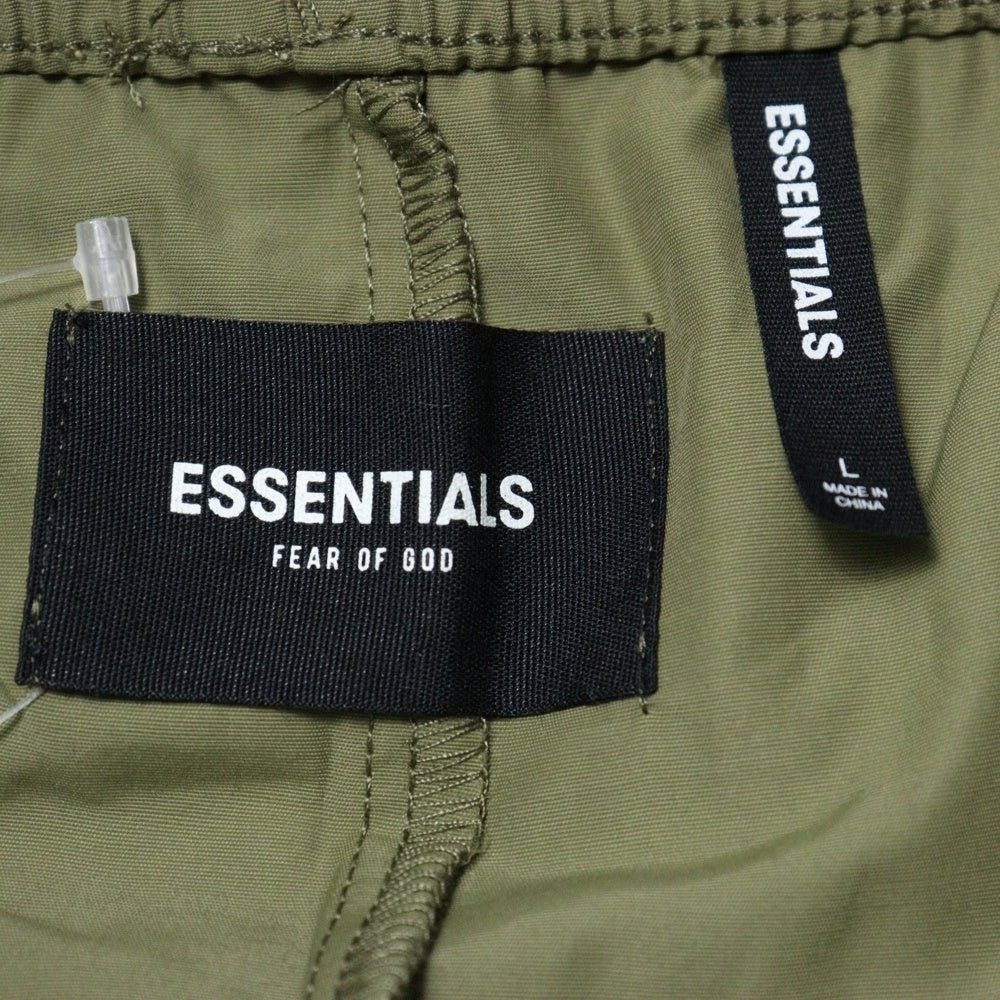 FEAR OF GOD ESSENTIALS(フィアオブゴッド エッセンシャルズ) NYLON PANTS リフレクターロゴ ナイロンパンツ カーキ
