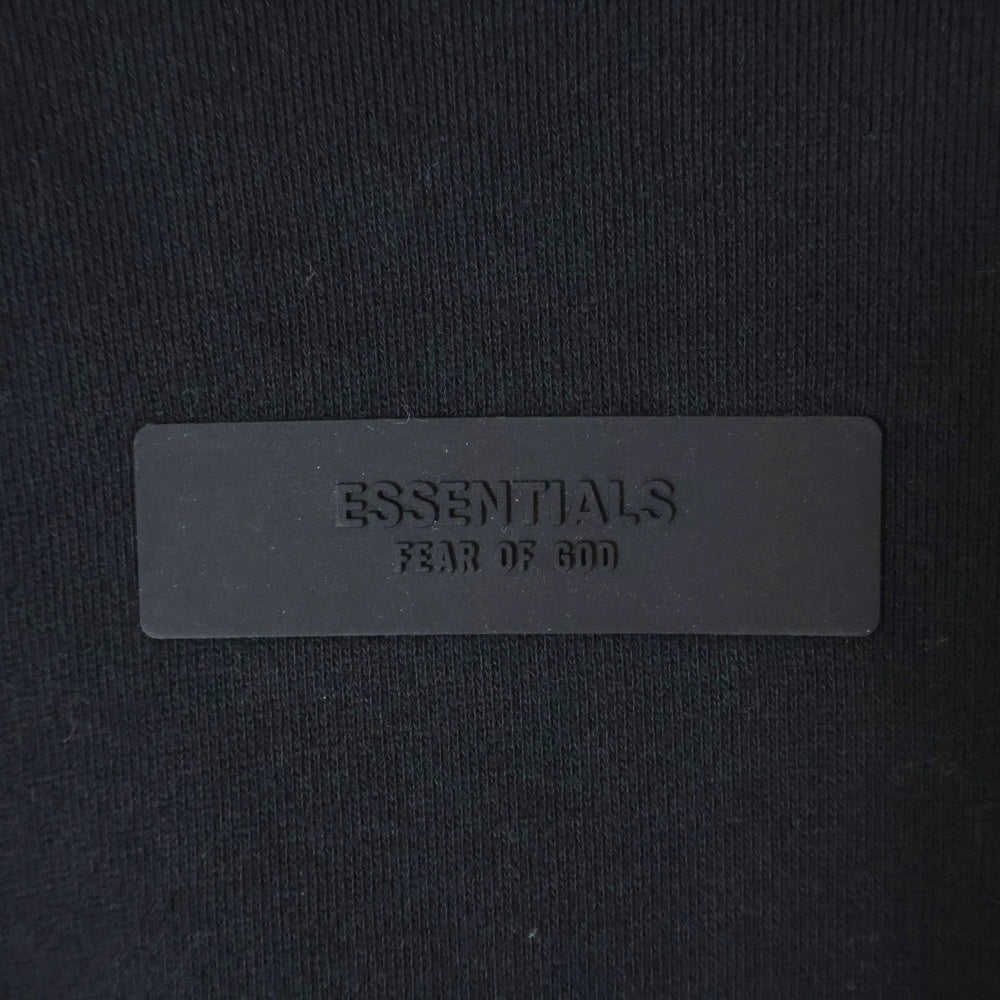 FEAR OF GOD ESSENTIALS(フィアオブゴッド エッセンシャルズ) HOODIE ラバーロゴ プルオーバースウェットパーカー フーディー ブラック