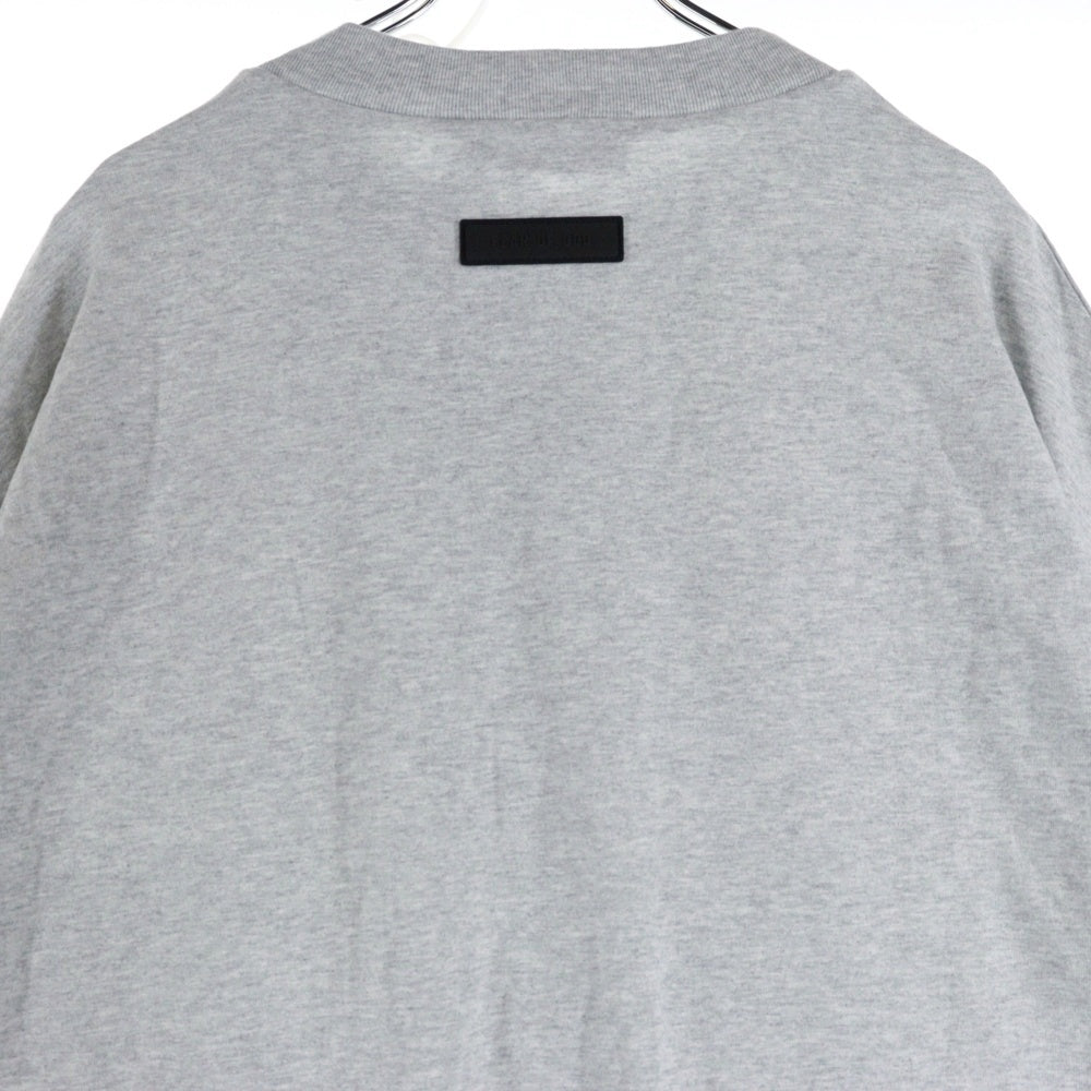 FEAR OF GOD ESSENTIALS(フィアオブゴッド エッセンシャルズ) L/S T-SHIRT ラバーロゴ 長袖Tシャツ ロンT グレー