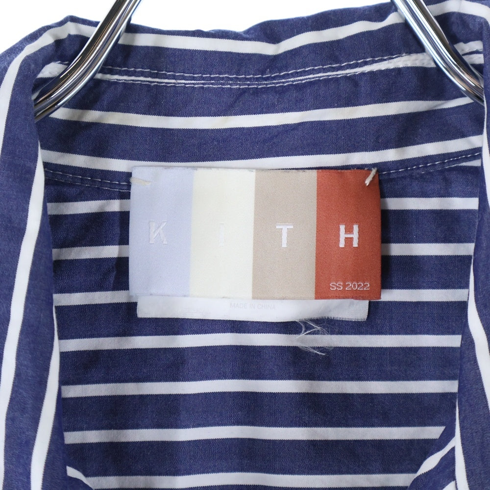 KITH(キス) 22SS Striped Poplin Thompson Camp Collar Shirt ロゴ刺繍 ストライプ半袖シャツ ブルー KHM030439