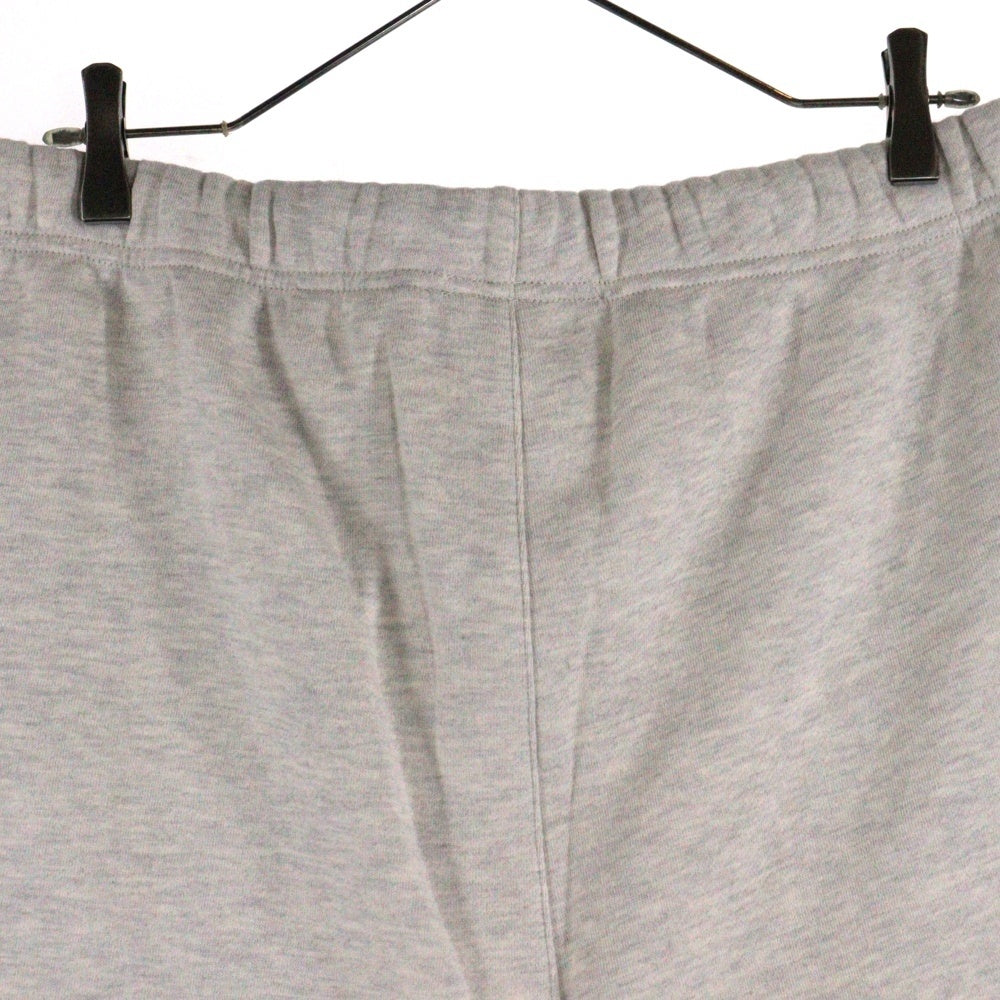 FEAR OF GOD ESSENTIALS(フィアオブゴッド エッセンシャルズ) SHORT PANTS 1977 フェルトロゴ スウェットハーフパンツ ショーツ グレージュ