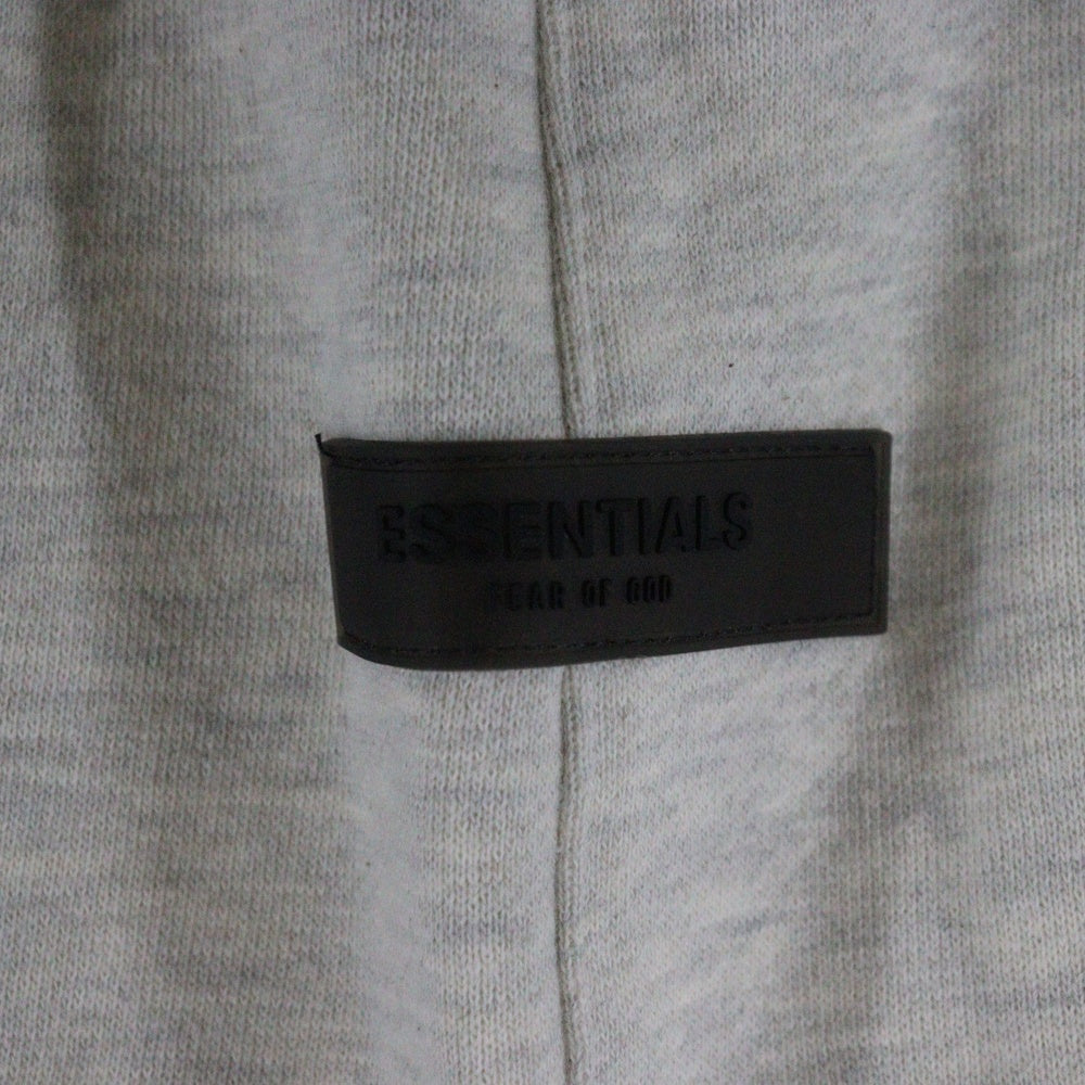 FEAR OF GOD ESSENTIALS(フィアオブゴッド エッセンシャルズ) SHORT PANTS 1977 フェルトロゴ スウェットハーフパンツ ショーツ グレージュ