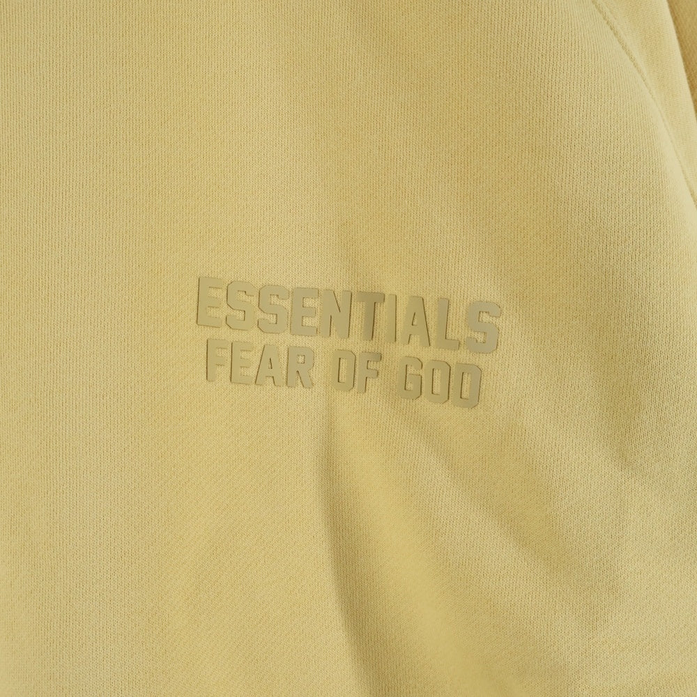 FEAR OF GOD ESSENTIALS(フィアオブゴッド エッセンシャルズ) SWEATSHIRT フロントラバーロゴ クルーネックスウェットトレーナー イエロー
