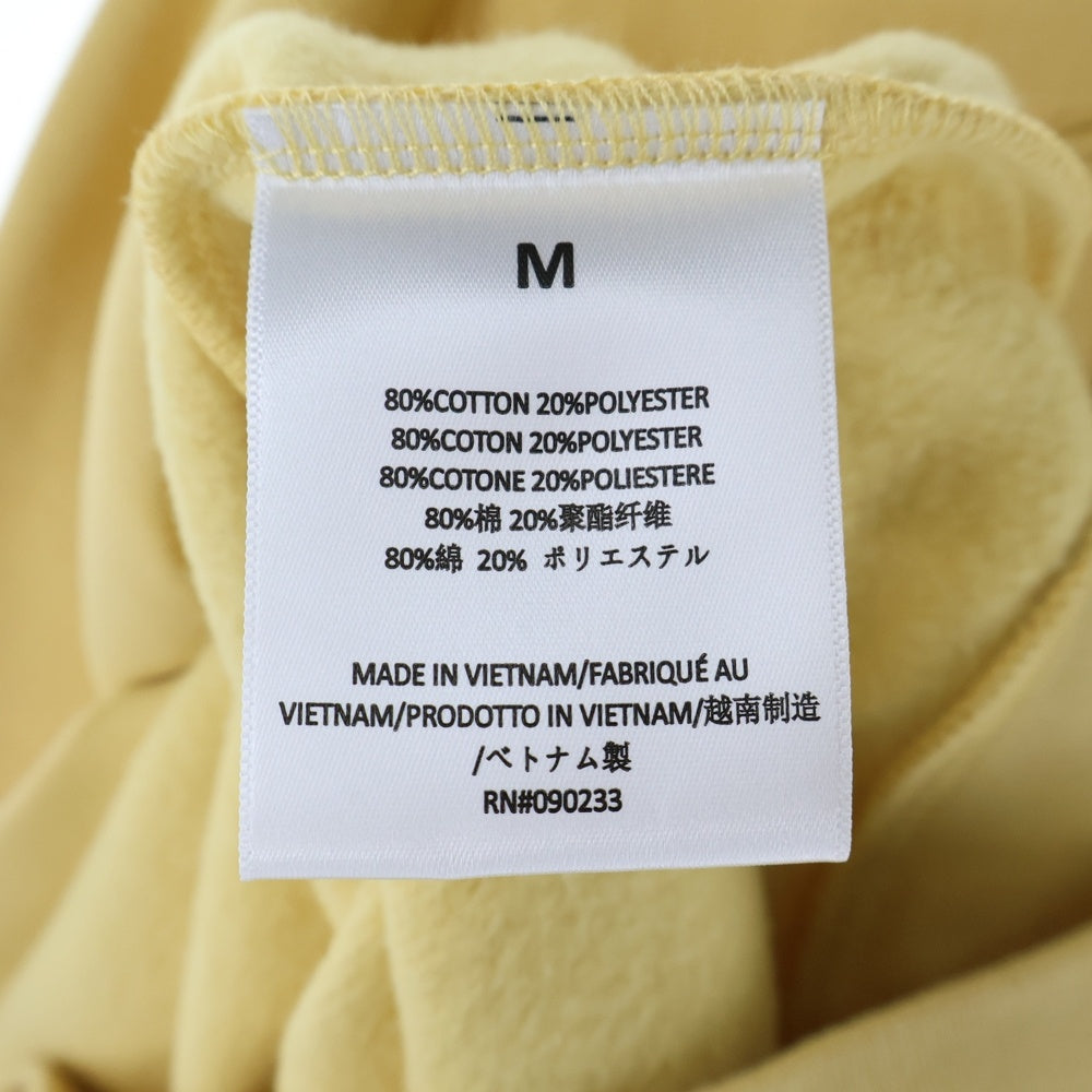 FEAR OF GOD ESSENTIALS(フィアオブゴッド エッセンシャルズ) SWEATSHIRT フロントラバーロゴ クルーネックスウェットトレーナー イエロー