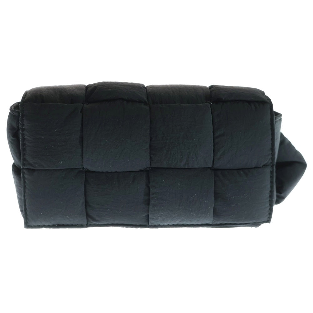 BOTTEGA VENETA(ボッテガヴェネタ) Padded Cassette スモール パデッド テック カセット ショルダーバッグ ブラック
