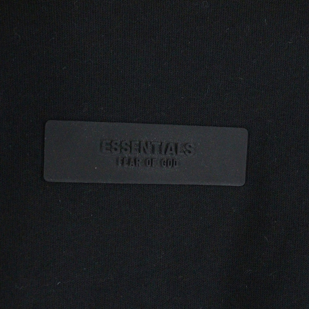 FEAR OF GOD ESSENTIALS(フィアオブゴッド エッセンシャルズ) L/S T-SHIRT フロントロゴ 長袖Tシャツ ロンT ブラック