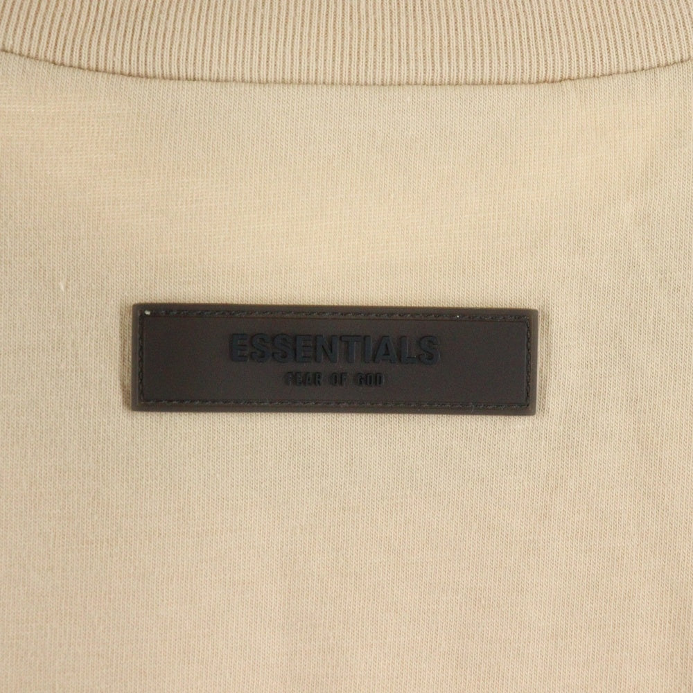 FEAR OF GOD ESSENTIALS(フィアオブゴッド エッセンシャルズ) S/S T-SHIRT フェルトロゴ 半袖Tシャツ ベージュ