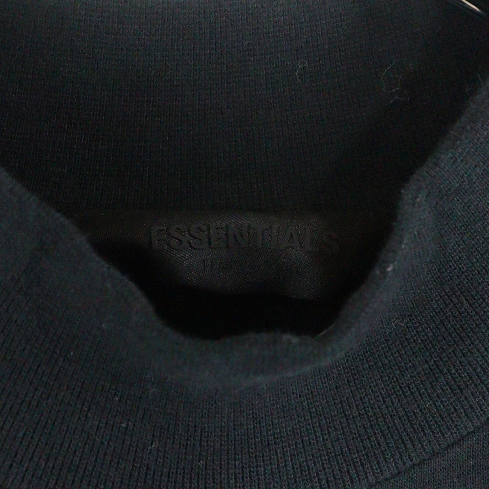 FEAR OF GOD ESSENTIALS(フィアオブゴッド エッセンシャルズ) SWEATSHIRT フロントラバー クルーネックスウェットトレーナー ブラック