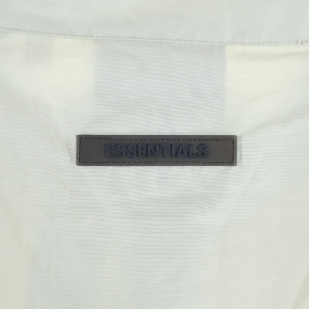 FEAR OF GOD ESSENTIALS(フィアオブゴッド エッセンシャルズ) HALF ZIP NYLON JACKET リフレクターロゴ ハーフジップ ナイロンジャケット ベージュ