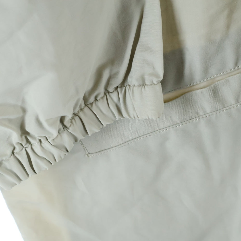 FEAR OF GOD ESSENTIALS(フィアオブゴッド エッセンシャルズ) HALF ZIP NYLON JACKET リフレクターロゴ ハーフジップ ナイロンジャケット ベージュ