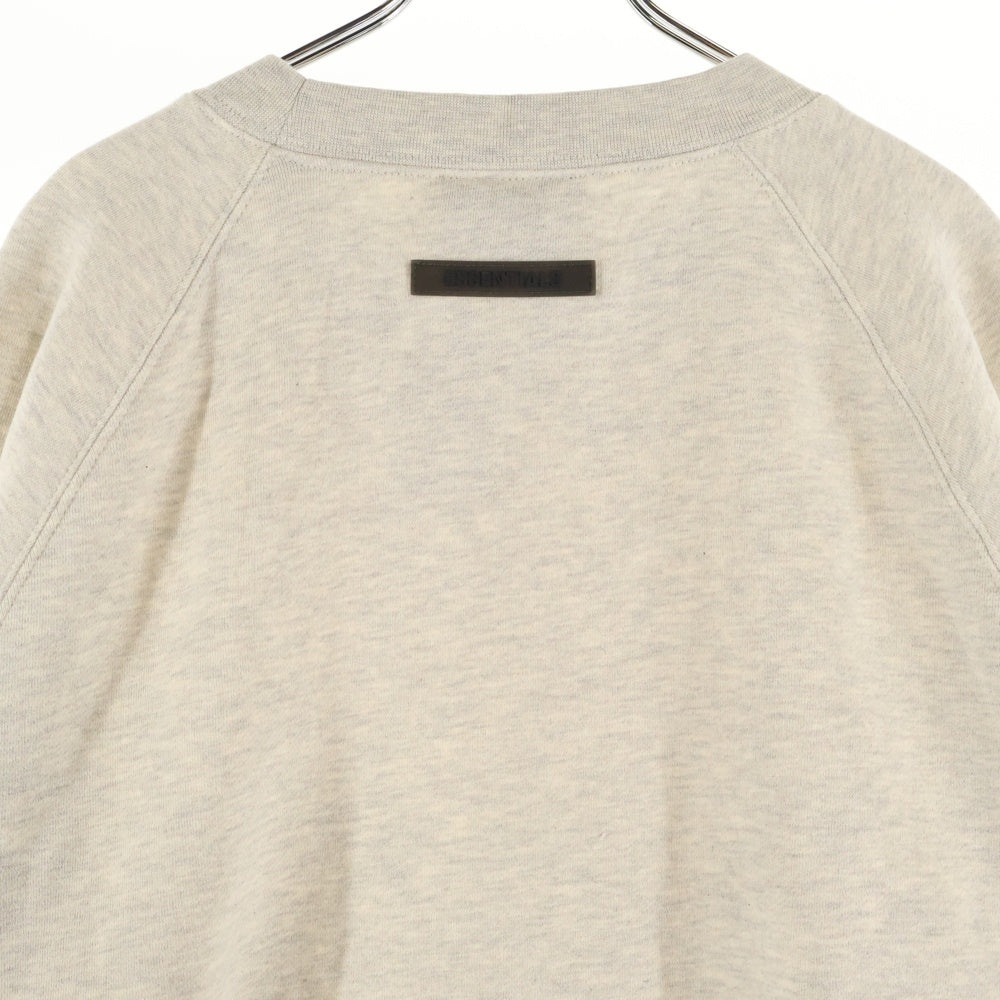 FEAR OF GOD ESSENTIALS(フィアオブゴッド エッセンシャルズ) SWEATSHIRT リフレクターロゴ クルーネックスウェットトレーナー グレージュ