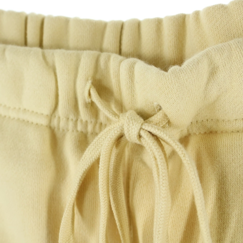 FEAR OF GOD ESSENTIALS(フィアオブゴッド エッセンシャルズ) SWEATPANTS ロゴプリント スウェットパンツ イエロー
