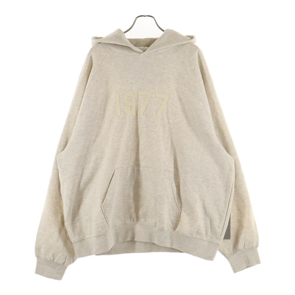 FEAR OF GOD ESSENTIALS(フィアオブゴッド エッセンシャルズ) HOODIE 1977 フェルトロゴ プルオーバースウェットパーカー フーディー グレージュ