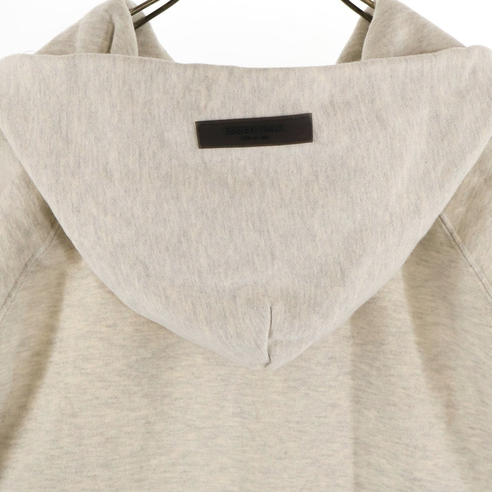 FEAR OF GOD ESSENTIALS(フィアオブゴッド エッセンシャルズ) HOODIE 1977 フェルトロゴ プルオーバースウェットパーカー フーディー グレージュ