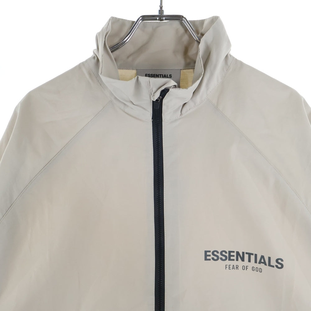 FEAR OF GOD ESSENTIALS(フィアオブゴッド エッセンシャルズ) HALF ZIP NYLON JACKET リフレクターロゴ ハーフジップ ナイロンジャケット ベージュ