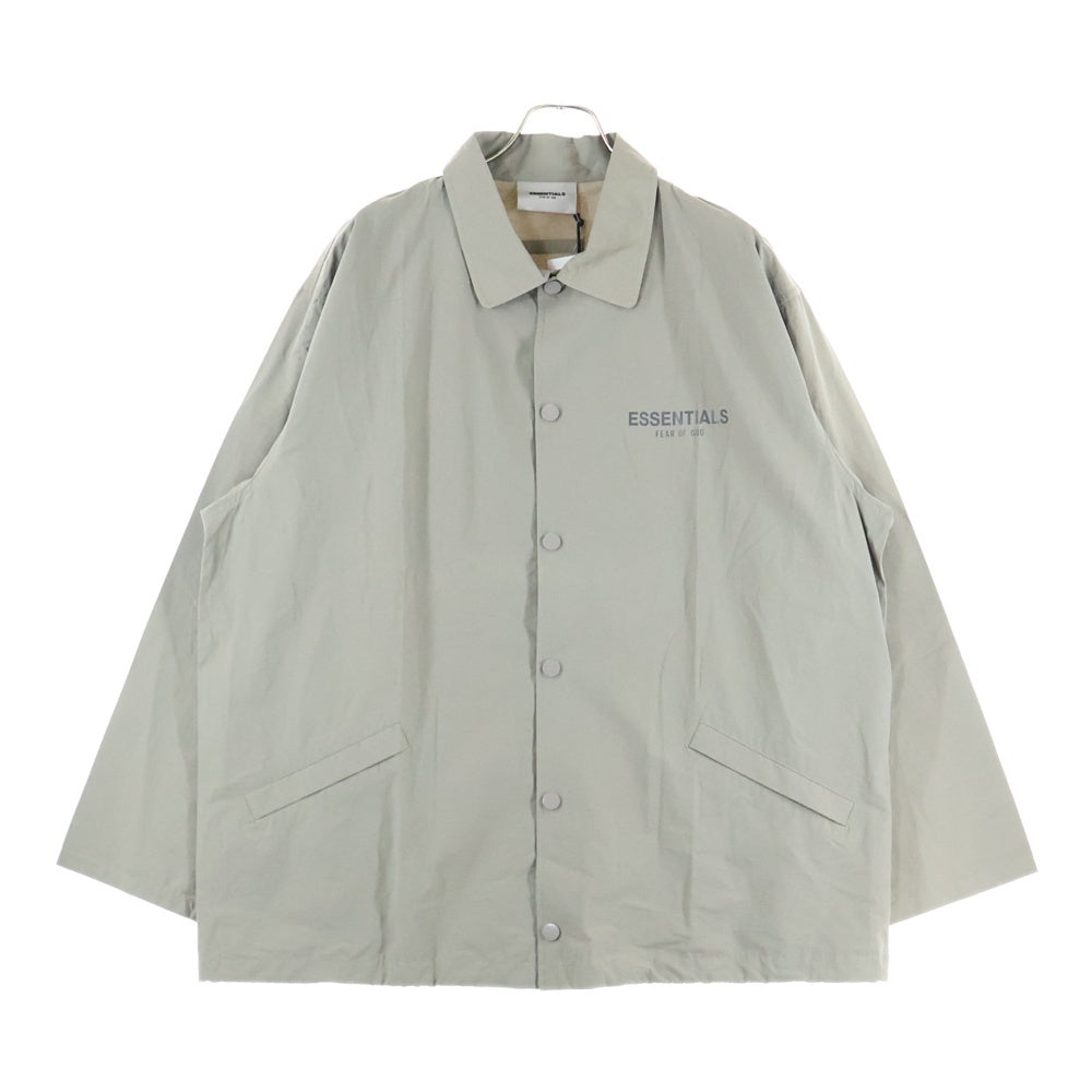 FEAR OF GOD ESSENTIALS(フィアオブゴッド エッセンシャルズ) NYLON COACH JACKET リフレクターロゴ ナイロンコーチジャケット ベージュ