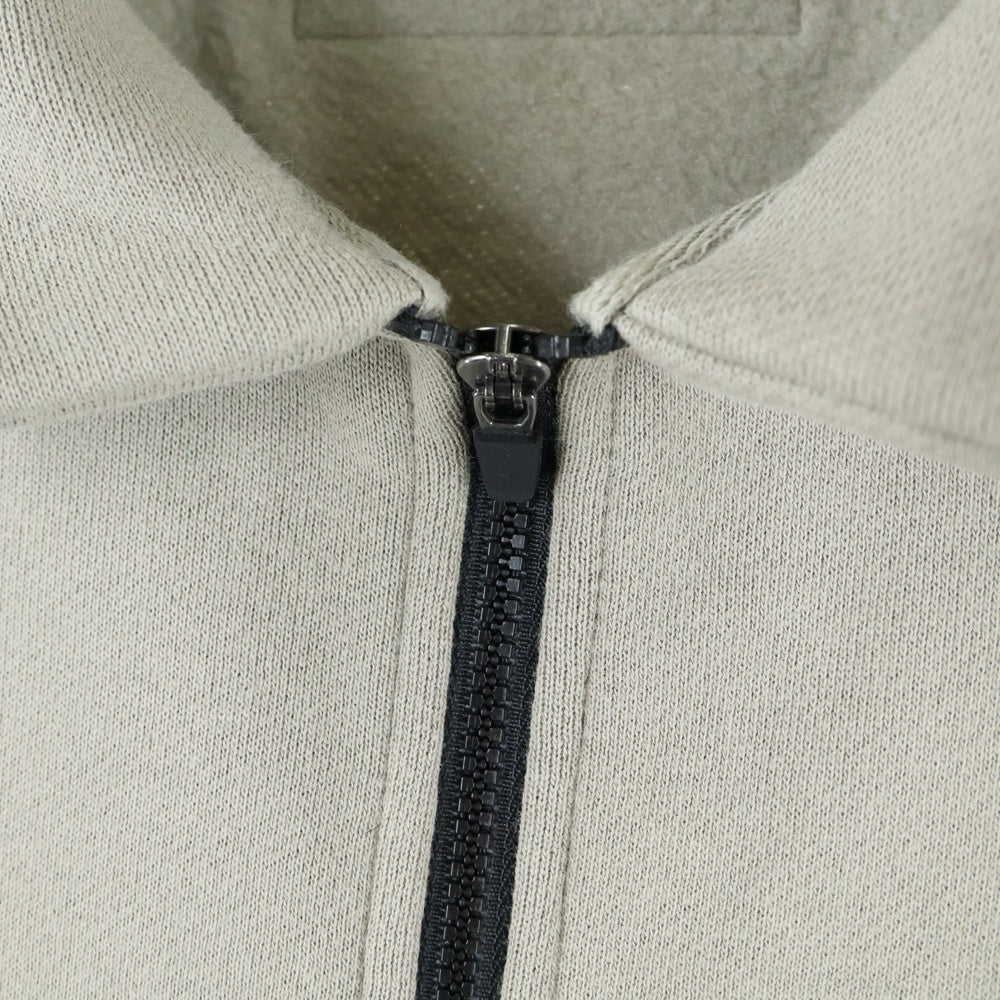 FEAR OF GOD ESSENTIALS(フィアオブゴッド エッセンシャルズ) HALF ZIP SWEAT POLO SHIRT ラバーロゴ ハーフジップ スウェットポロシャツ ベージュ